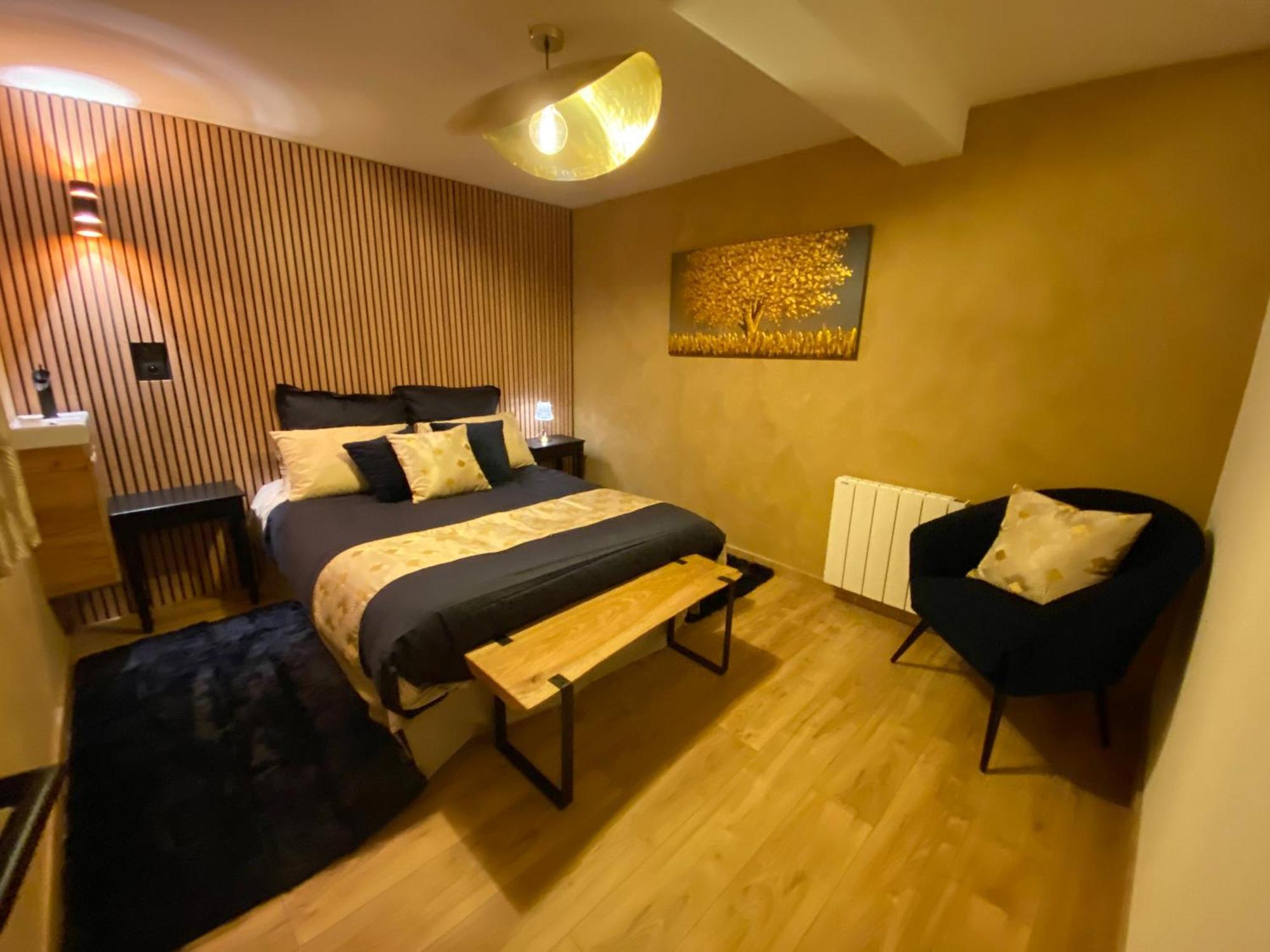 Les Romeline Apartment